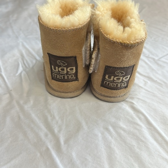 Ugg - New - Merino Shearling Winter Boots - Picture 5 of 9